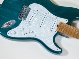 Lynx Translucent Teal Flame Maple Neck